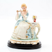 Статуэтка на деревянной подставке 30х24 Royal Classics