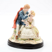 Статуэтка на деревянной подставке 28х25 Royal Classics