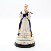 Статуэтка на деревянной подставке Royal Classics 34х18