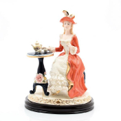 Статуэтка на деревянной подставке 34х25 Royal Classics