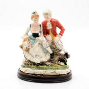 Статуэтка на деревянной подставке Royal Classics 28x25